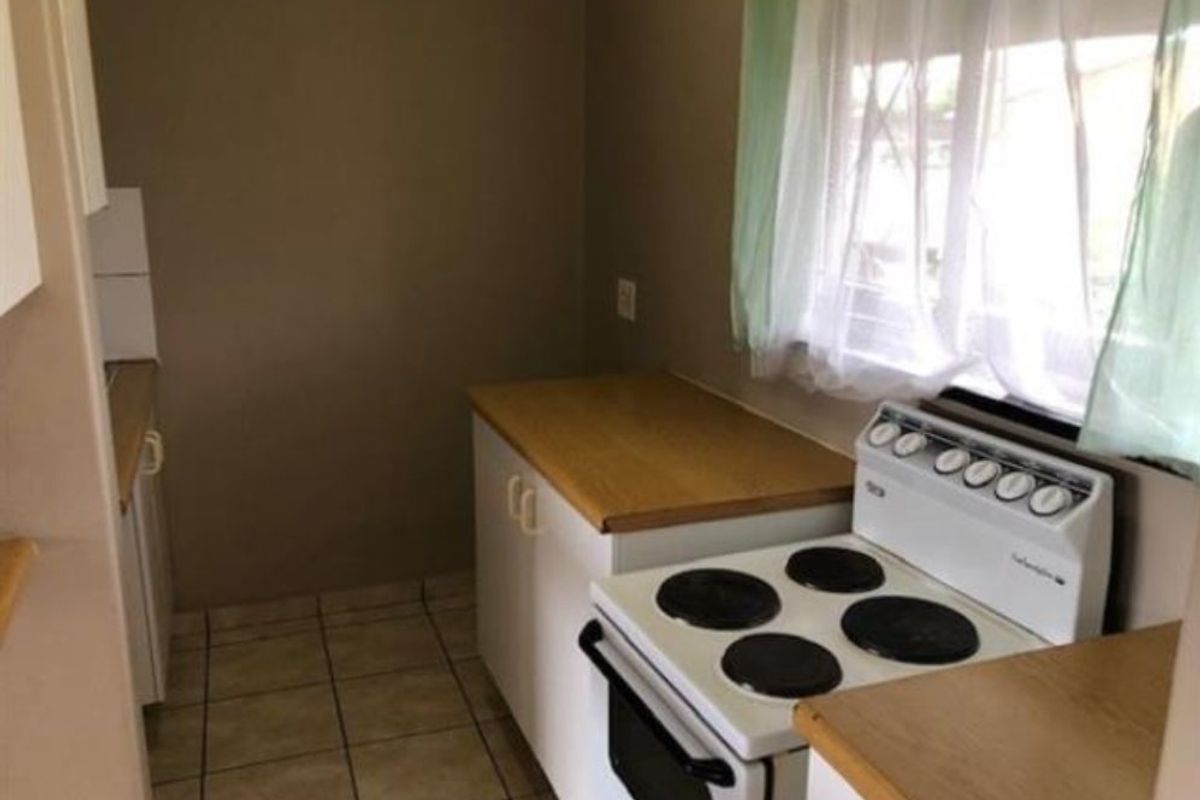 Lovely & Secure 1-Bedroom Simplex with Lifestyle Amenities - Photo 2