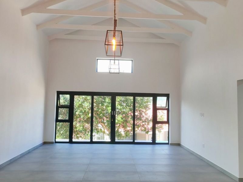 Spectacular house in the extremely popular Garden Route - Photo 3