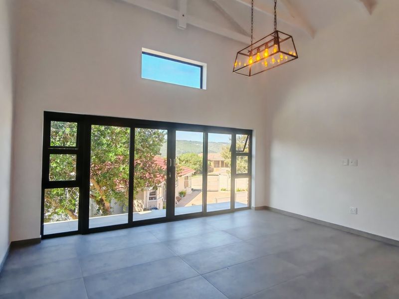 Spectacular house in the extremely popular Garden Route - Photo 4