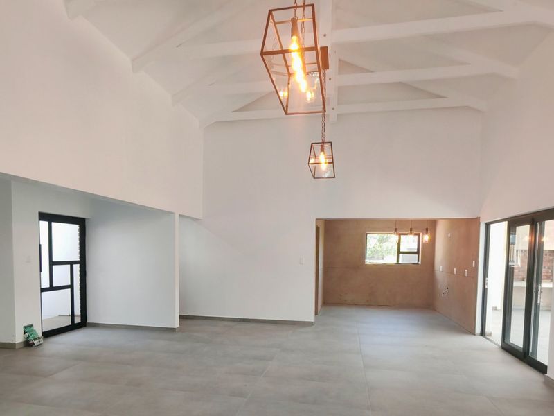 Spectacular house in the extremely popular Garden Route - Photo 7