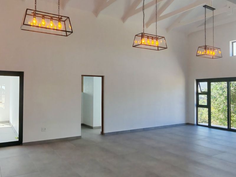 Spectacular house in the extremely popular Garden Route - Photo 5