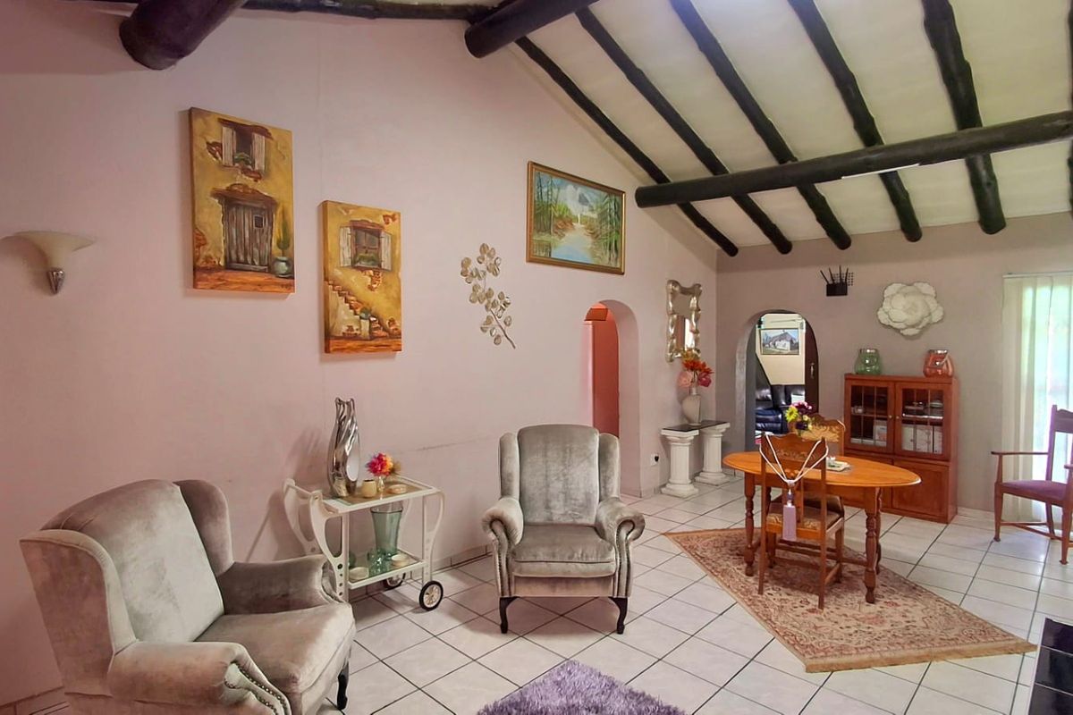 Spacious 4-Bedroom, 2-Bathroom Home with Entertainment Area and 1-Bedroom Flatlet – Sought-After Vaalpark - Photo 2