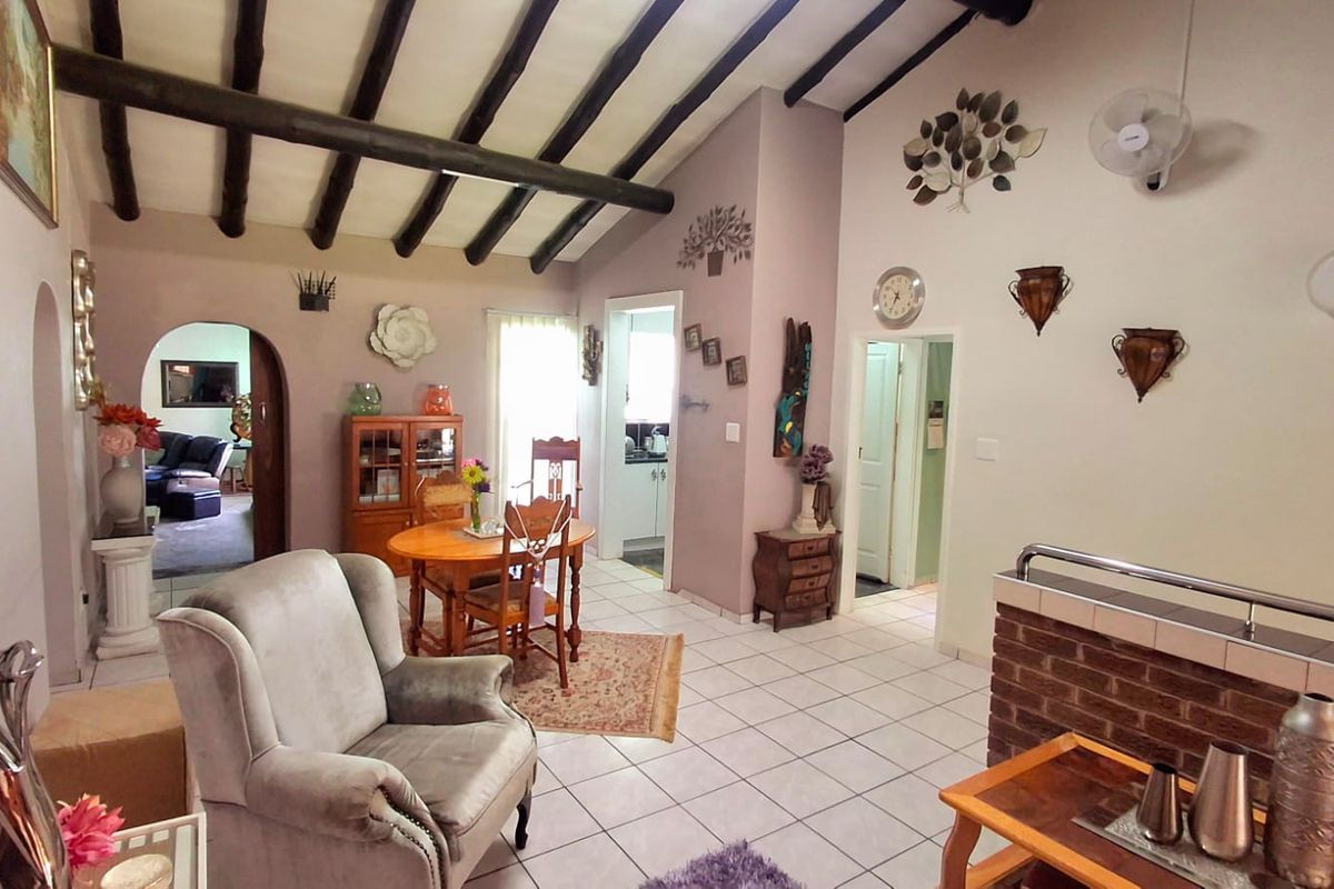 Spacious 4-Bedroom, 2-Bathroom Home with Entertainment Area and 1-Bedroom Flatlet – Sought-After Vaalpark - Photo 5