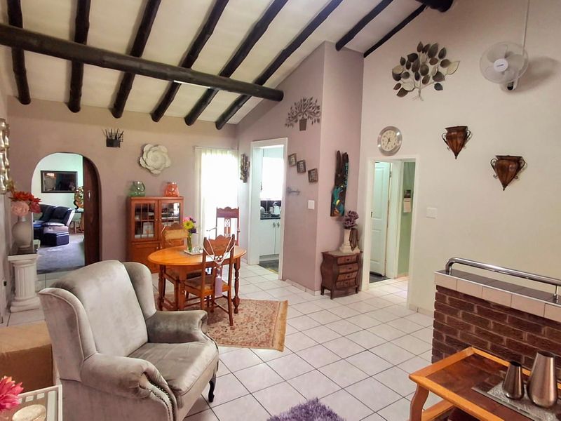 Spacious 4-Bedroom, 2-Bathroom Home with Entertainment Area and 1-Bedroom Flatlet – Sought-After Vaalpark - Photo 5
