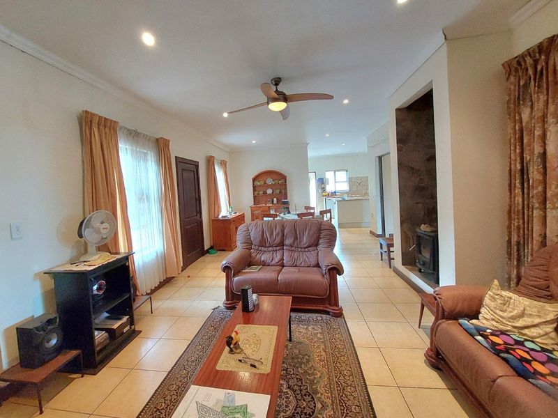 Tranquil Living in a Secure Golf Estate  Close to Hartbeespoort and Brits - Photo 3