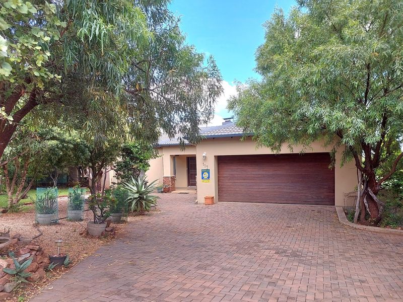 Tranquil Living in a Secure Golf Estate  Close to Hartbeespoort and Brits - Photo 1
