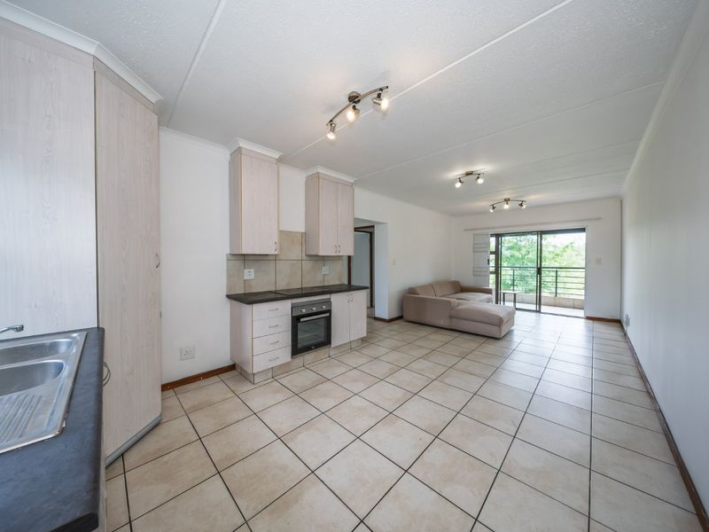 Sun Filled Two Bedroom Apartment with Greenbelt View in The Reeds at Waterstone Park! - Photo 2