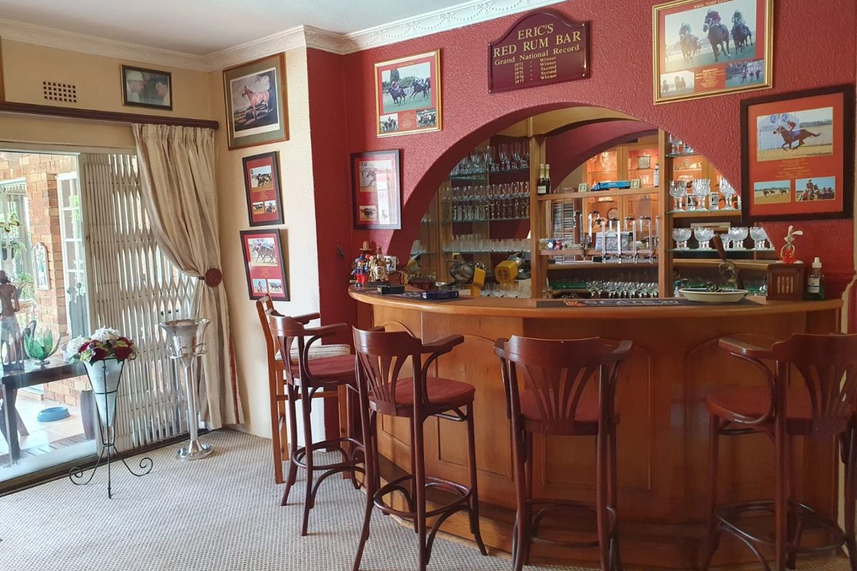 Beautiful and spacious family home in the secure and sought-after Essexwold. - Photo 5