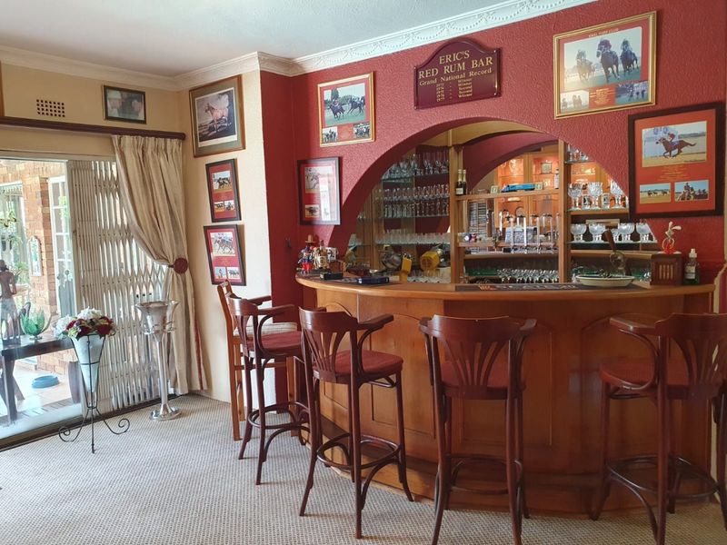 Beautiful and spacious family home in the secure and sought-after Essexwold. - Photo 5