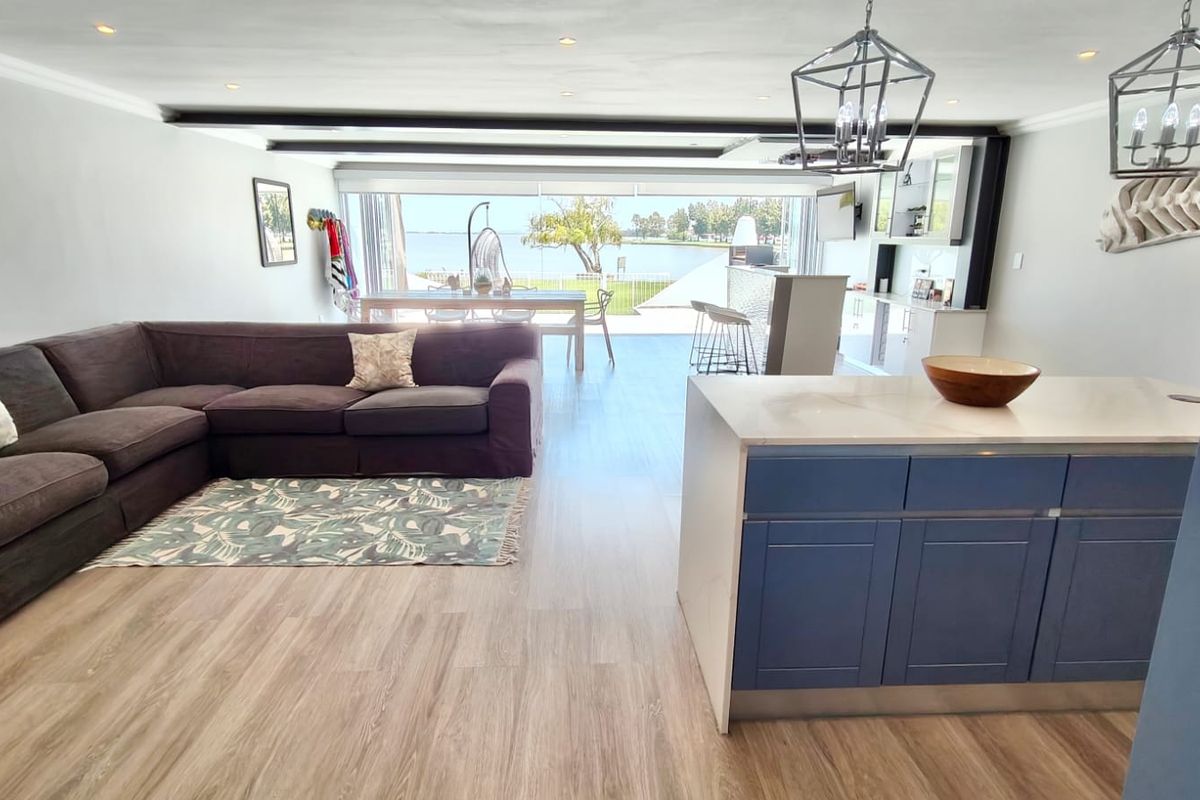 Elegant Waterfront Living in Secure Sunset Cove Estate – Vaal Dam - Photo 2