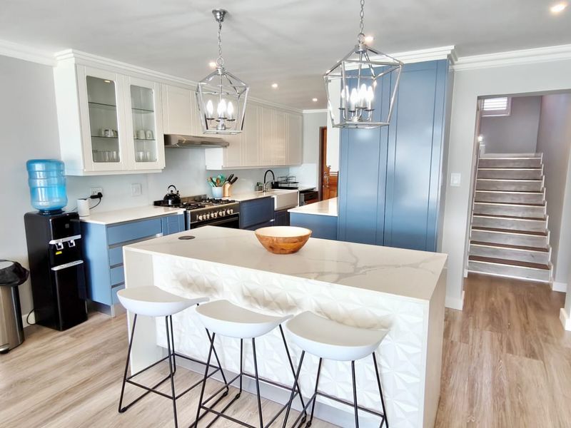 Elegant Waterfront Living in Secure Sunset Cove Estate – Vaal Dam - Photo 3