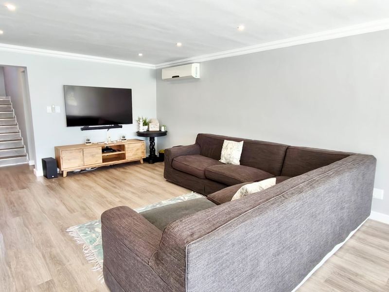 Elegant Waterfront Living in Secure Sunset Cove Estate – Vaal Dam - Photo 5