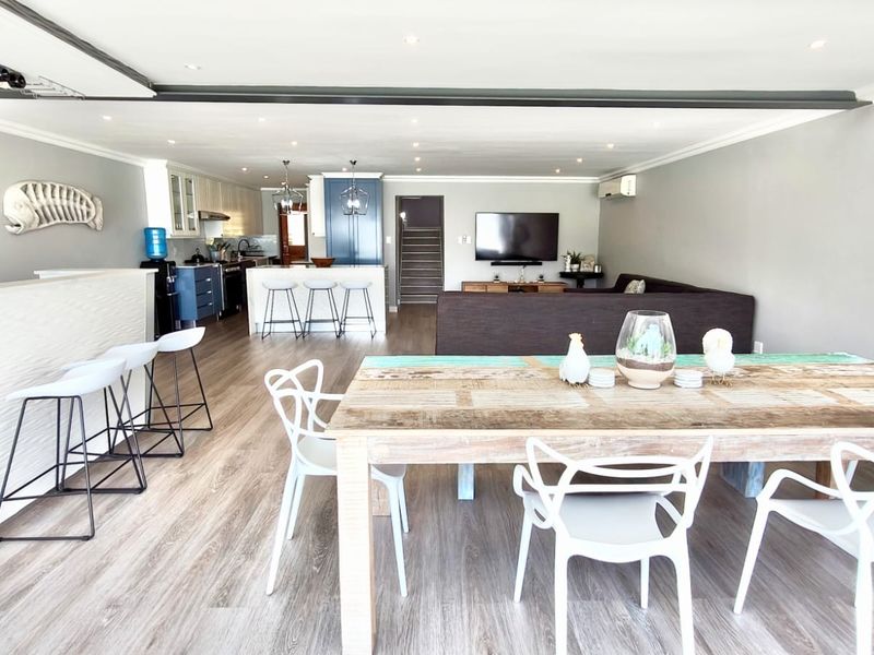 Elegant Waterfront Living in Secure Sunset Cove Estate – Vaal Dam - Photo 8