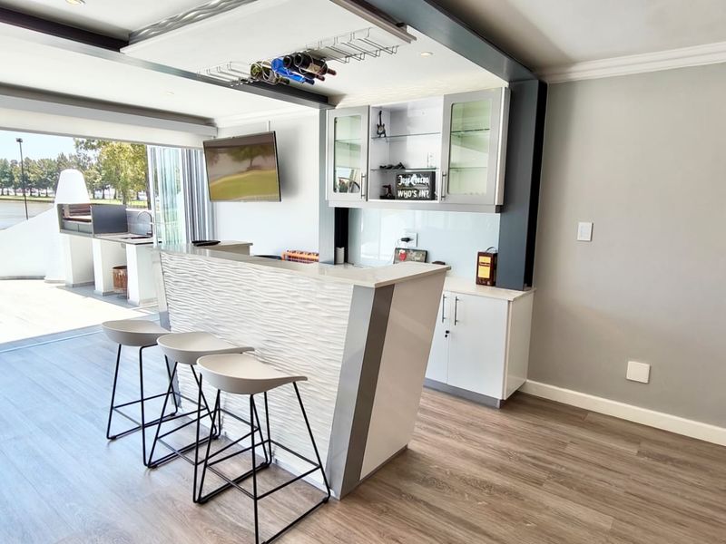 Elegant Waterfront Living in Secure Sunset Cove Estate – Vaal Dam - Photo 7