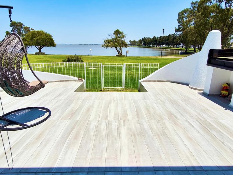 Elegant Waterfront Living in Secure Sunset Cove Estate – Vaal Dam - Photo 1