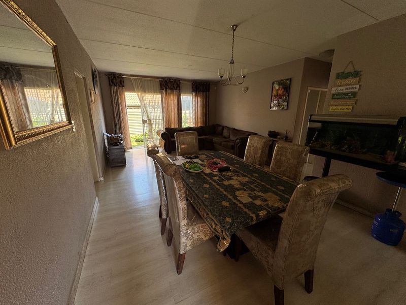 Well Planned Family Home with Generous Living Areas - Photo 3