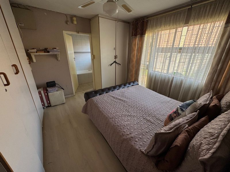 Well Planned Family Home with Generous Living Areas - Photo 9