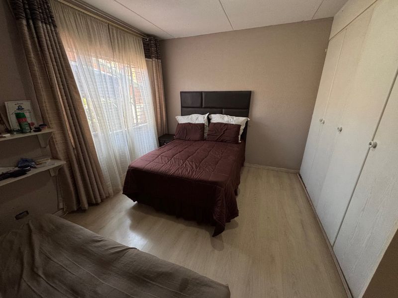 Well Planned Family Home with Generous Living Areas - Photo 7