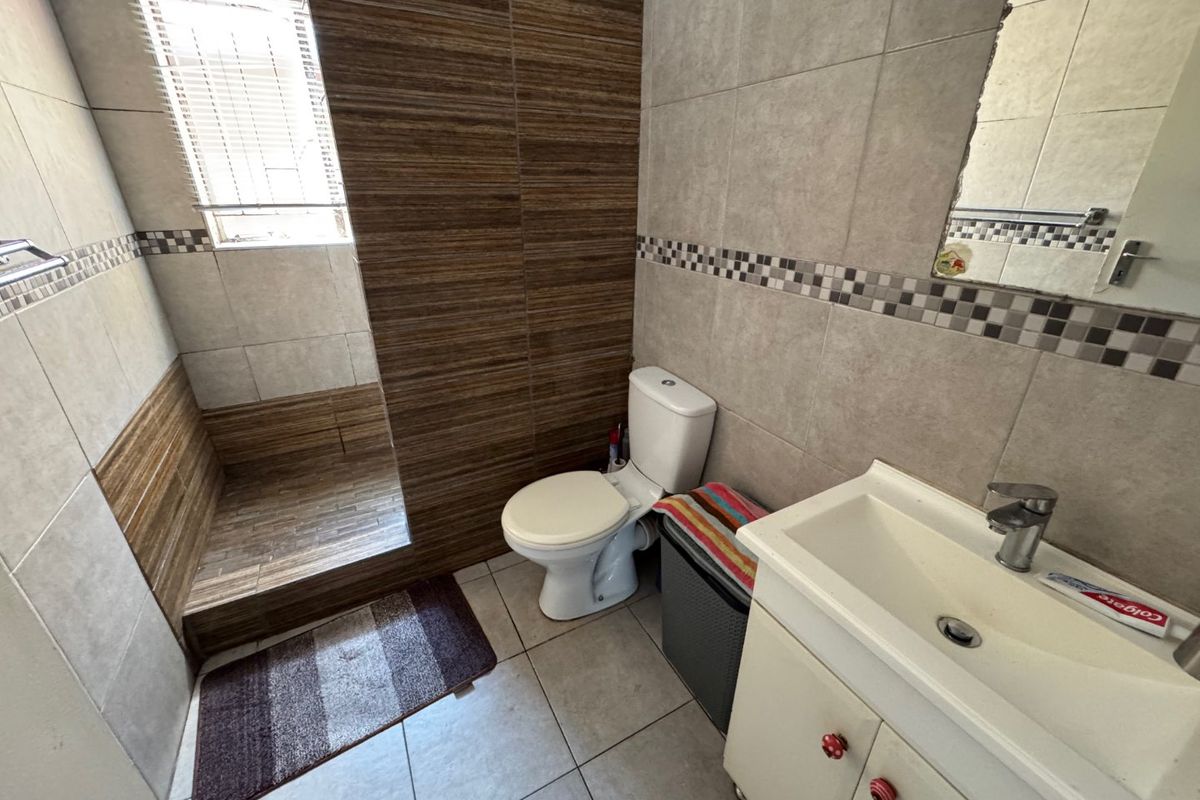 Well Planned Family Home with Generous Living Areas - Photo 5