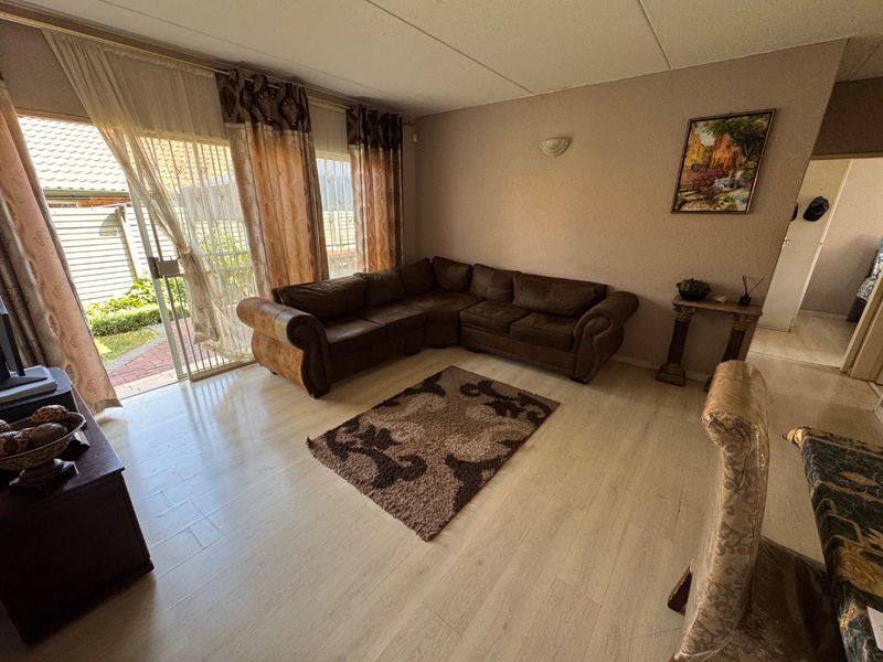 Well Planned Family Home with Generous Living Areas - Photo 2