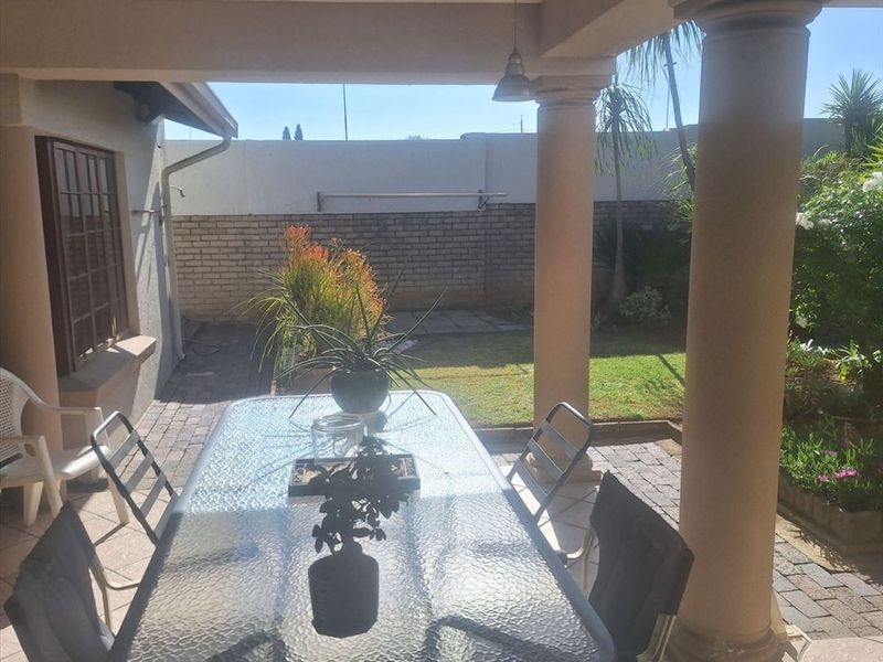 Modern Home with Functional and Private Living Spaces - Photo 3