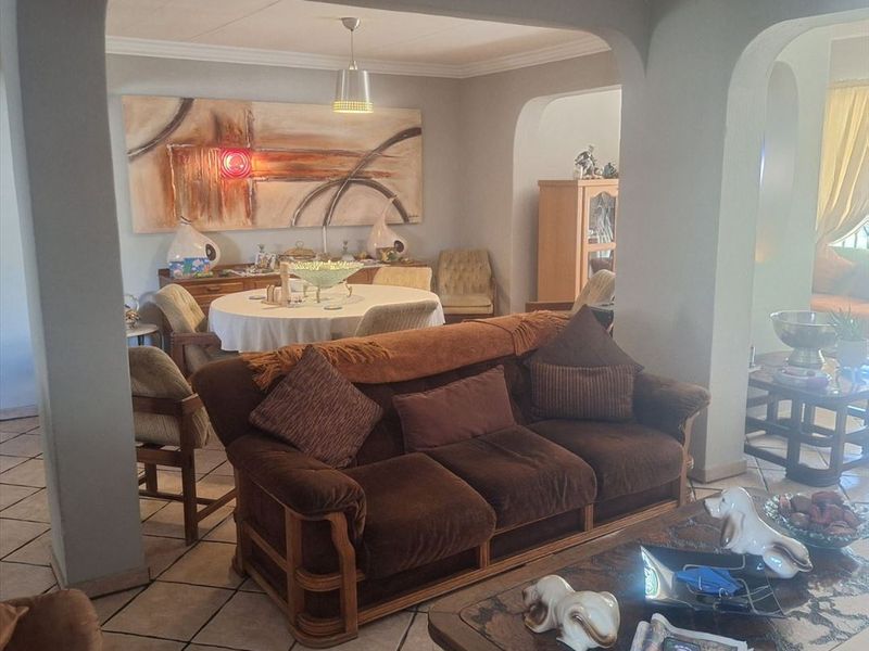 Modern Home with Functional and Private Living Spaces - Photo 2