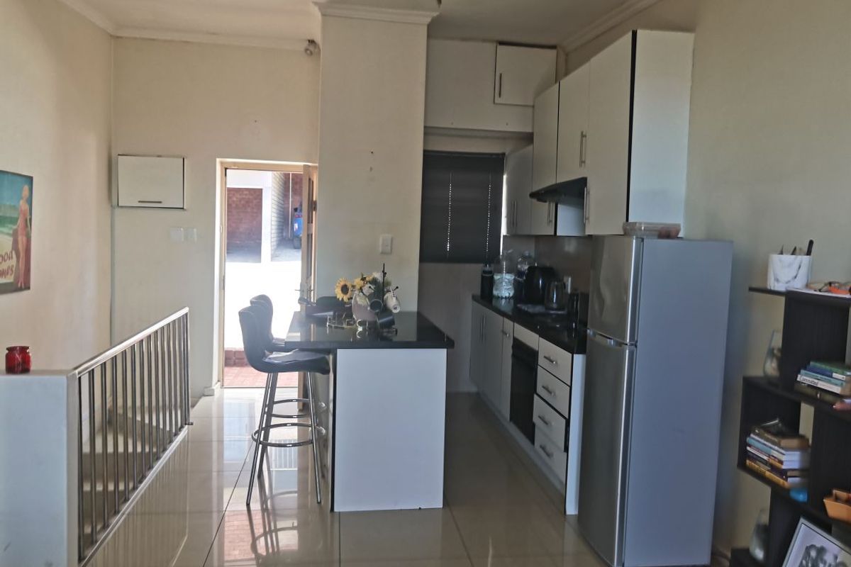 1 Bed Apartment in Richmond Hill for Sale - Photo 5