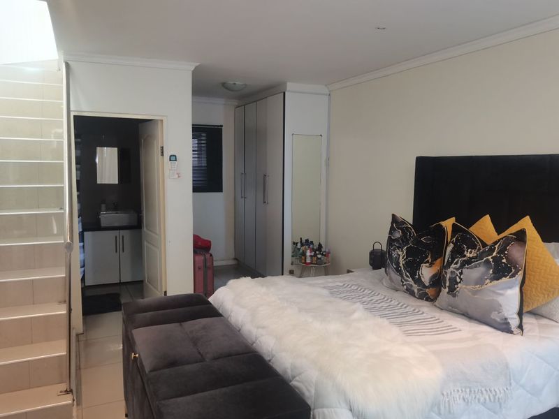 1 Bed Apartment in Richmond Hill for Sale - Photo 10