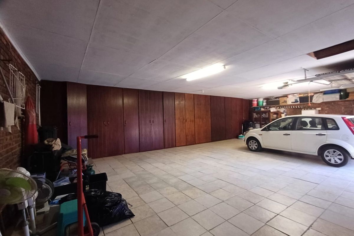 Elegant 3-Bedroom Townhouse Offering Space, Style and Smart Living in Orkney - Photo 4