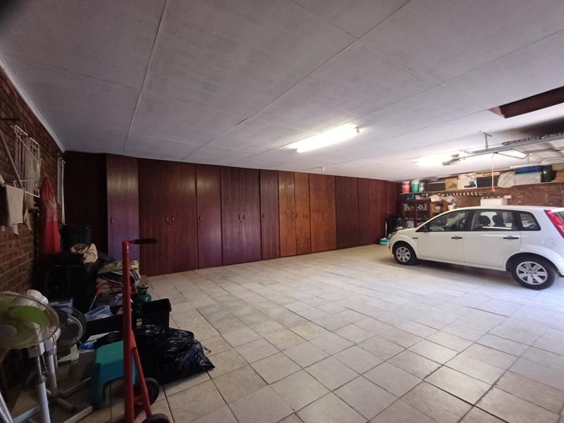 Elegant 3-Bedroom Townhouse Offering Space, Style and Smart Living in Orkney - Photo 4