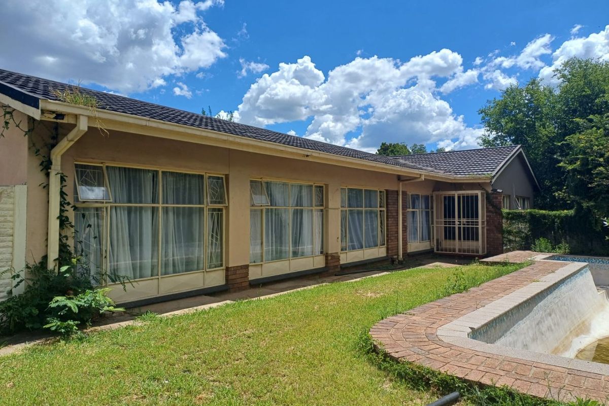 Spacious 5-Bedroom Family Home Near the Golf Course in Orkney - Photo 4