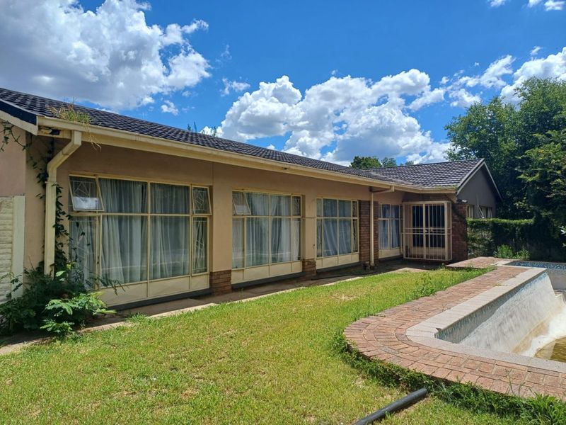 Spacious 5-Bedroom Family Home Near the Golf Course in Orkney - Photo 4