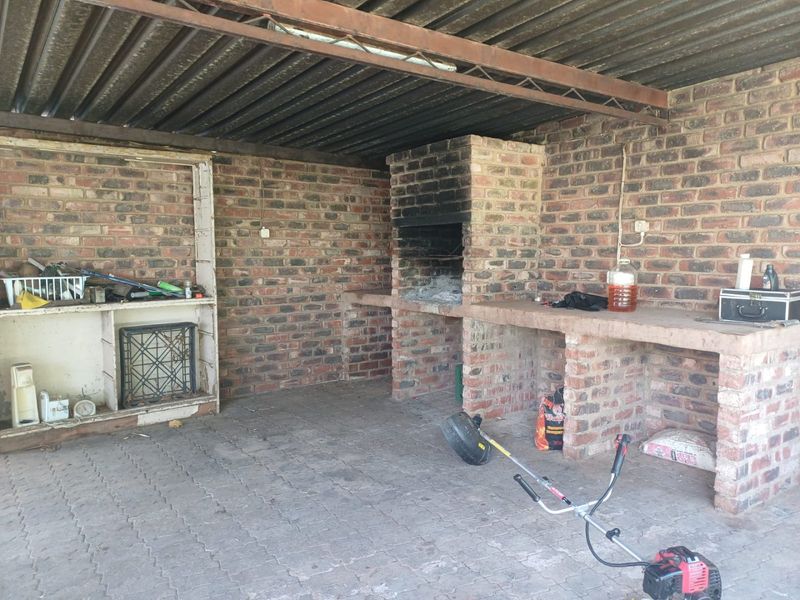 Spacious 5-Bedroom Family Home Near the Golf Course in Orkney - Photo 9