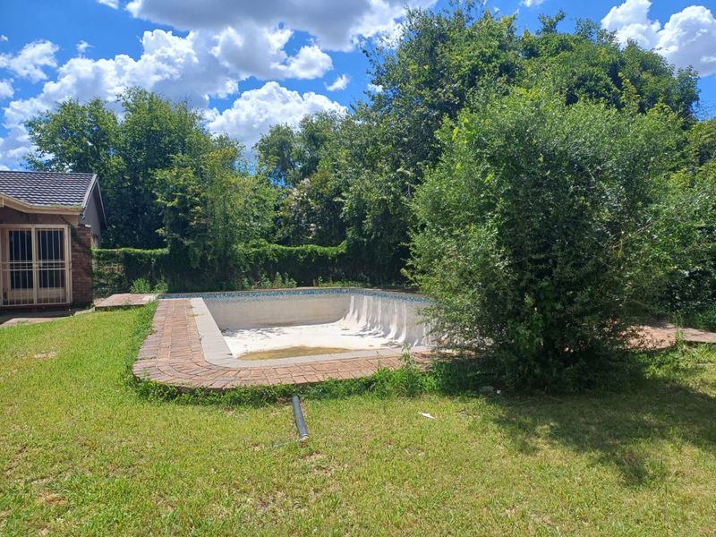 Spacious 5-Bedroom Family Home Near the Golf Course in Orkney - Photo 7