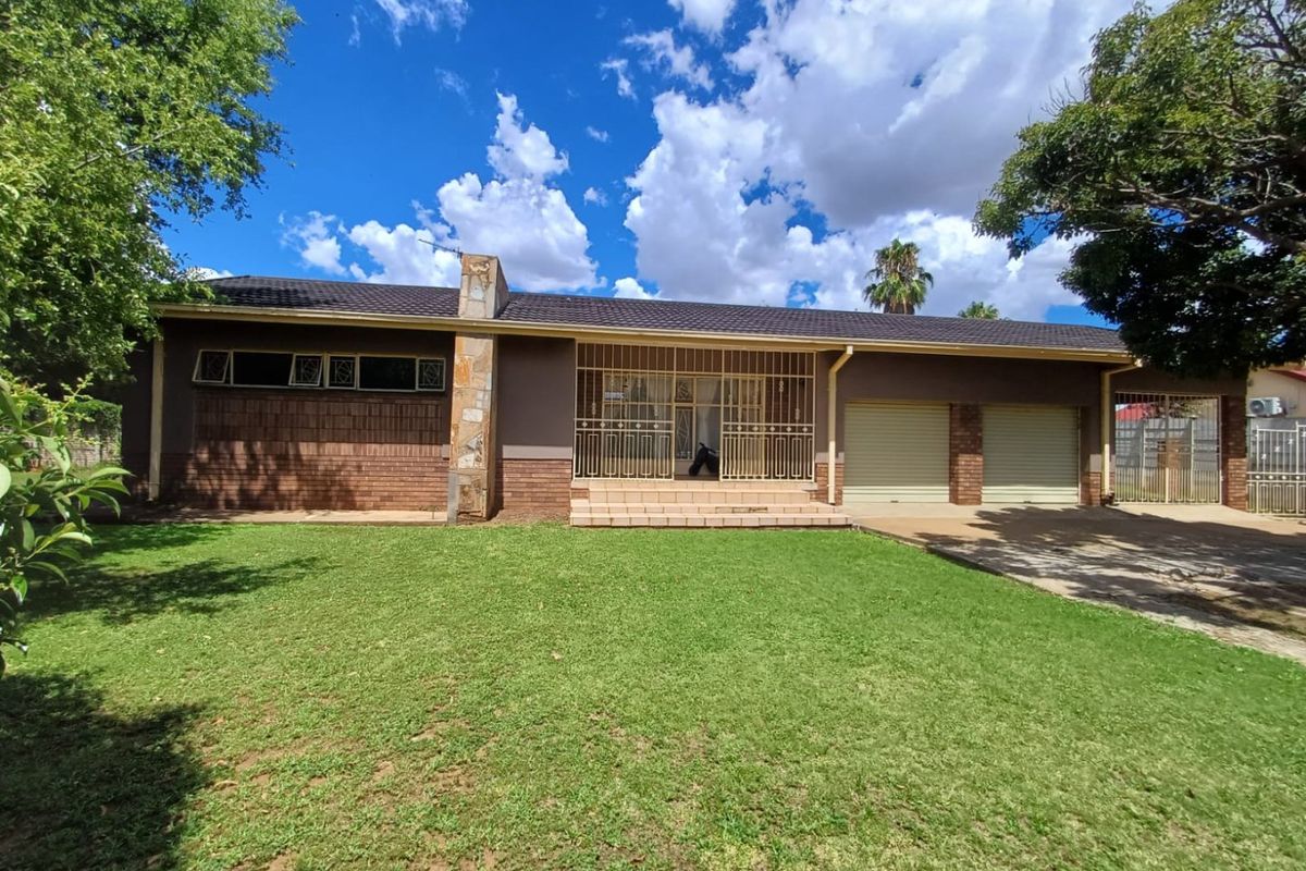 Spacious 5-Bedroom Family Home Near the Golf Course in Orkney - Photo 5