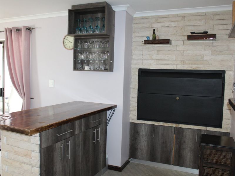 Modern Double-Story Entertainer with Mountain Views in Rouxville Kuils River - Photo 5