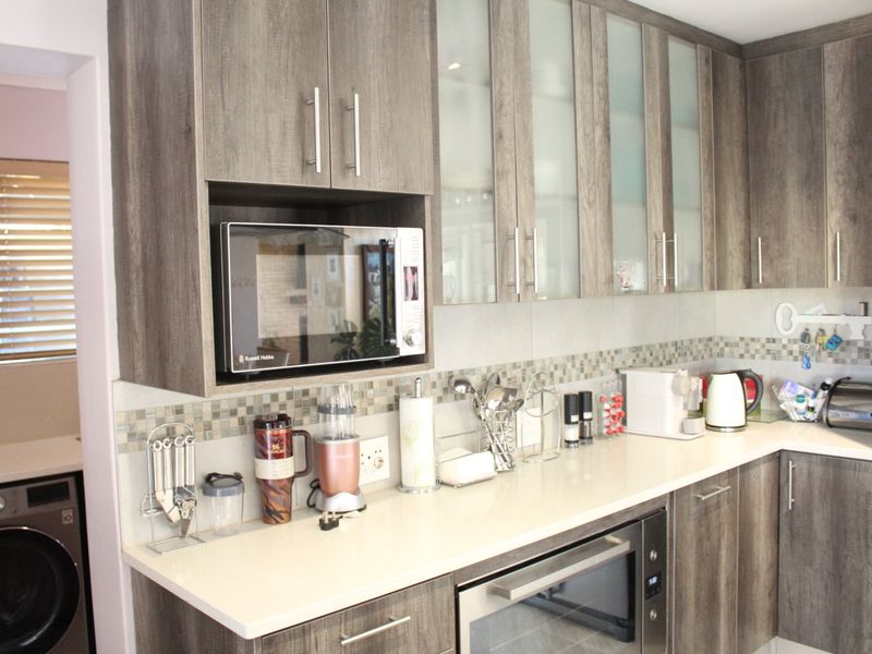 Modern Double-Story Entertainer with Mountain Views in Rouxville Kuils River - Photo 9