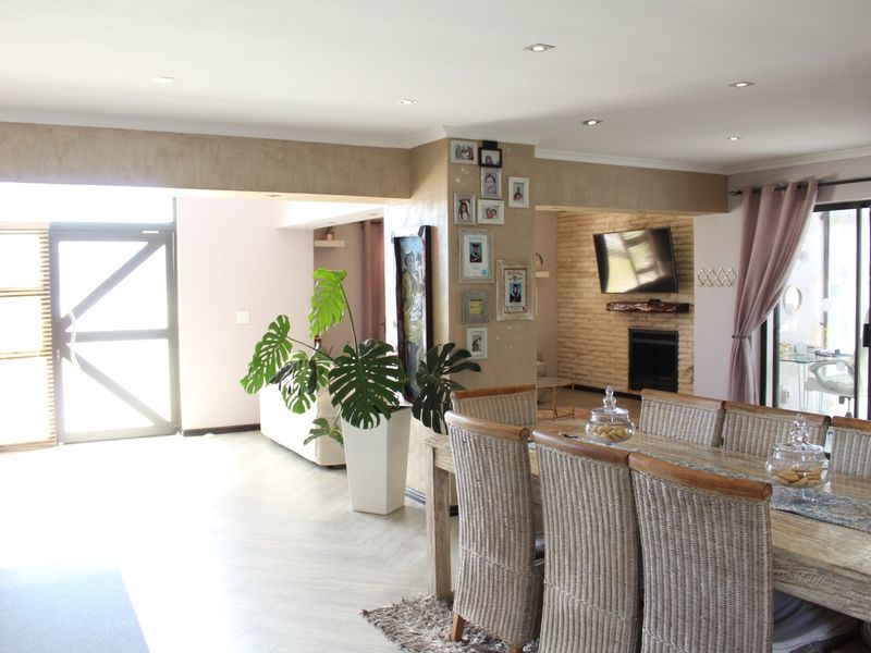 Modern Double-Story Entertainer with Mountain Views in Rouxville Kuils River - Photo 7