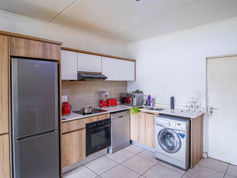 Modern 2-Bedroom, 2-Bathroom Lifestyle Apartment at The Reid, Linbro Park - Photo 3