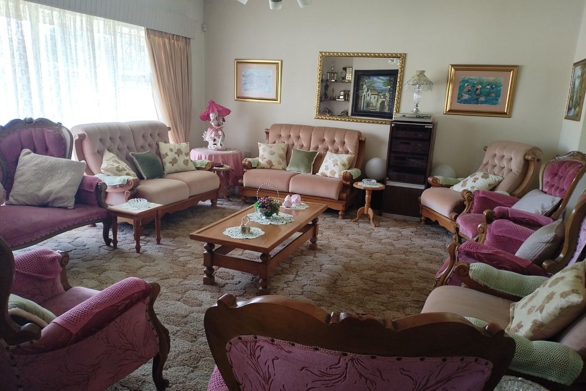 4 Bedroom House for Sale in Strubenvale  - Photo 4