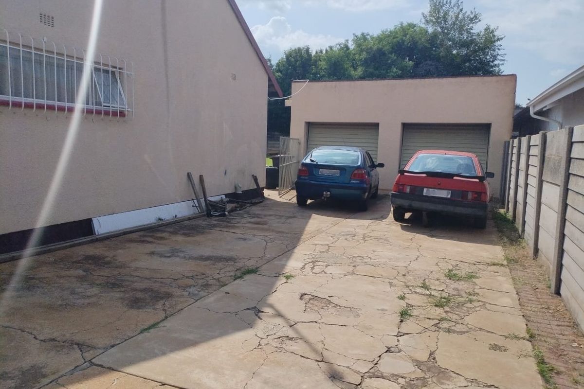 4 Bedroom House for Sale in Strubenvale  - Photo 2