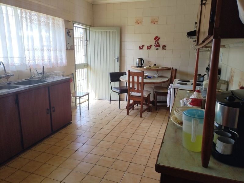 4 Bedroom House for Sale in Strubenvale  - Photo 8