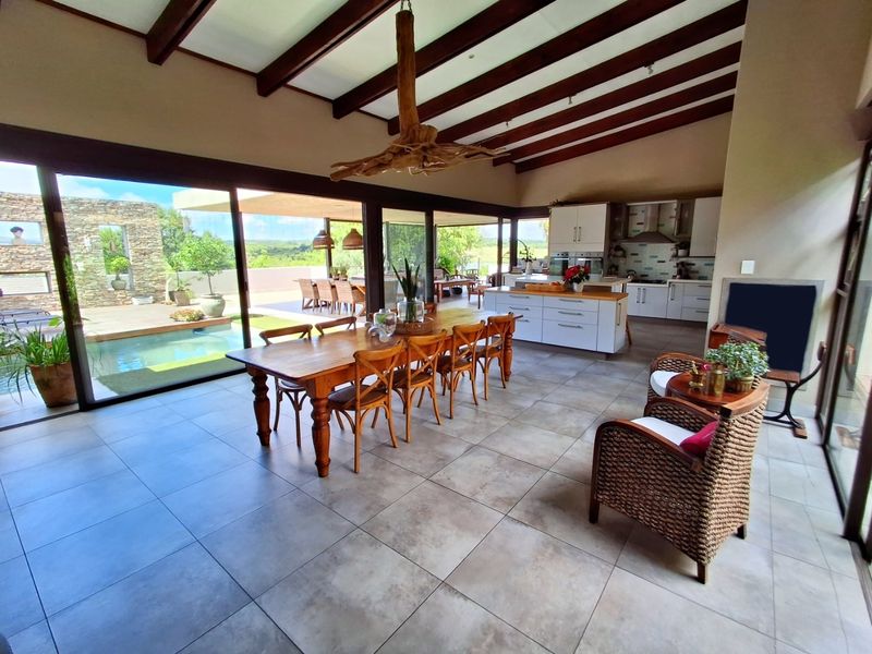 4 Bedroom 3.5 Bathroom house with a 1-bedroom Flat for sale in Sable Hills  - Photo 5