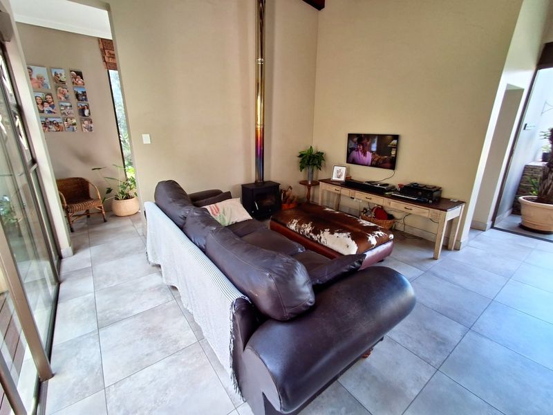 4 Bedroom 3.5 Bathroom house with a 1-bedroom Flat for sale in Sable Hills  - Photo 10