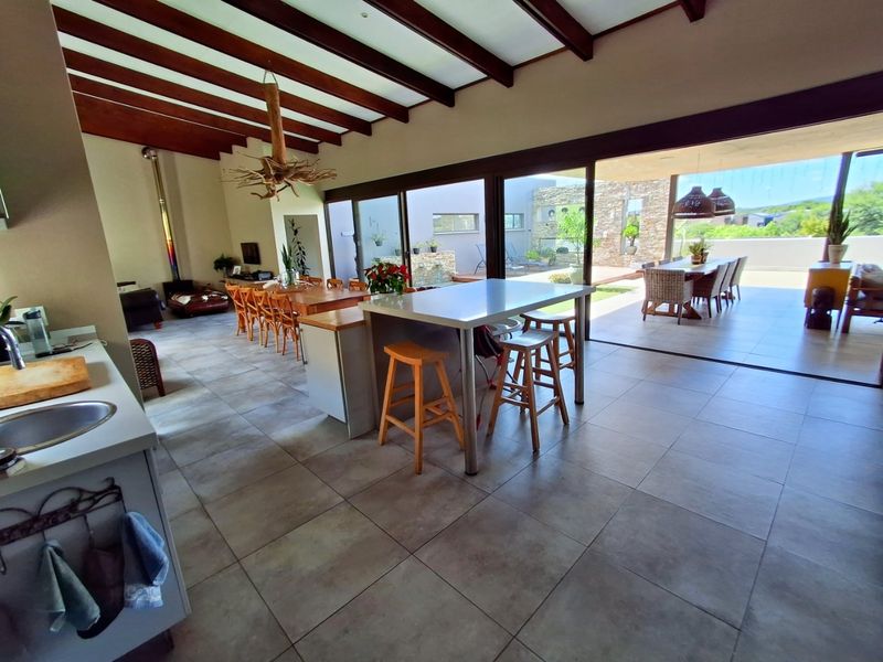 4 Bedroom 3.5 Bathroom house with a 1-bedroom Flat for sale in Sable Hills  - Photo 8