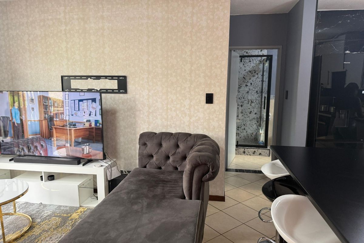 MODERN & LUXURIOUS 3-BEDROOM APARTMENT FOR SALE - Photo 3