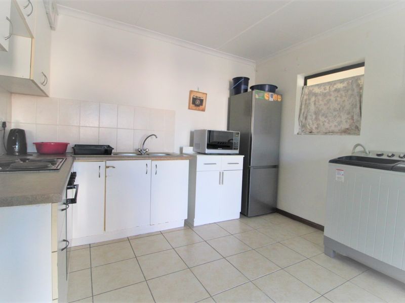 Secure Ground-Floor Apartment Near the Beach – Ideal Lock-Up-and-Go Investment - Photo 5
