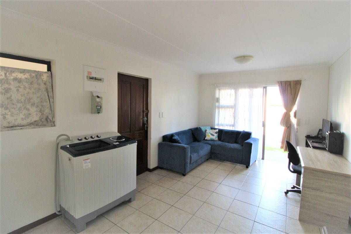 Secure Ground-Floor Apartment Near the Beach – Ideal Lock-Up-and-Go Investment - Photo 2
