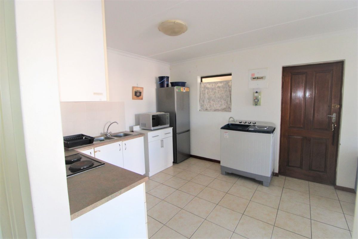 Secure Ground-Floor Apartment Near the Beach – Ideal Lock-Up-and-Go Investment - Photo 4