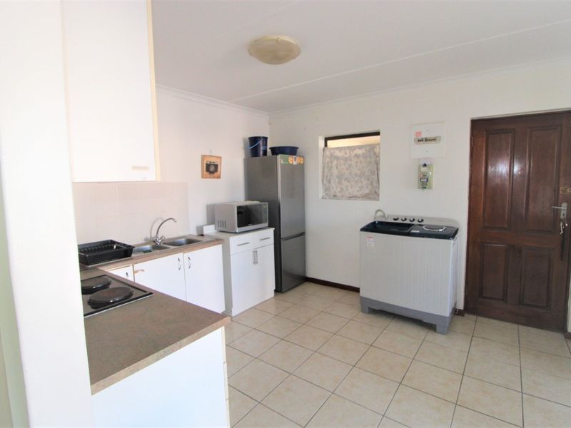 Secure Ground-Floor Apartment Near the Beach – Ideal Lock-Up-and-Go Investment - Photo 4